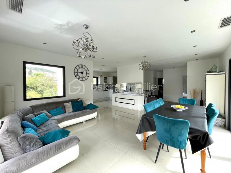 Villa - 186 m² - 6 pièces