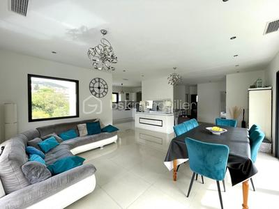 Villa - 186 m² - 6 pièces