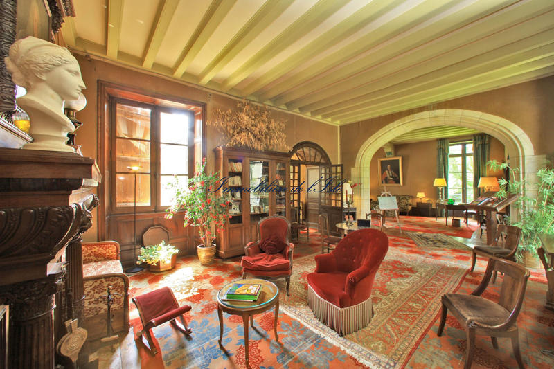 Maison - 792 m² - 14 pièces