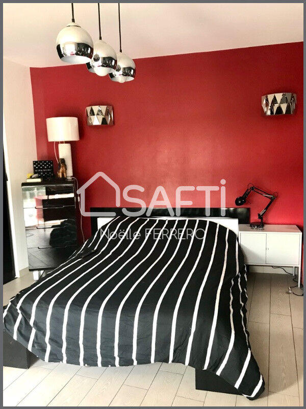 Maison - 279 m² - 9 pièces