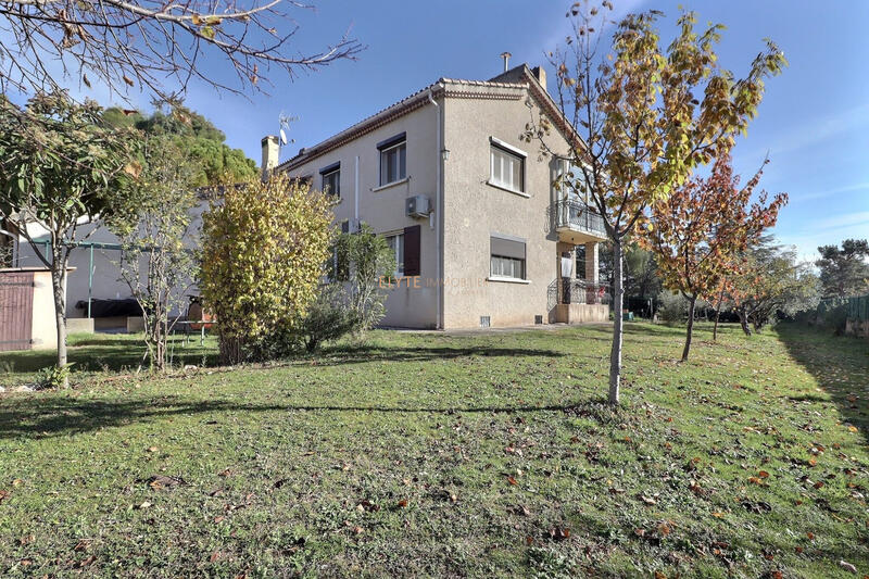 Villa - 180 m² - 6 pièces