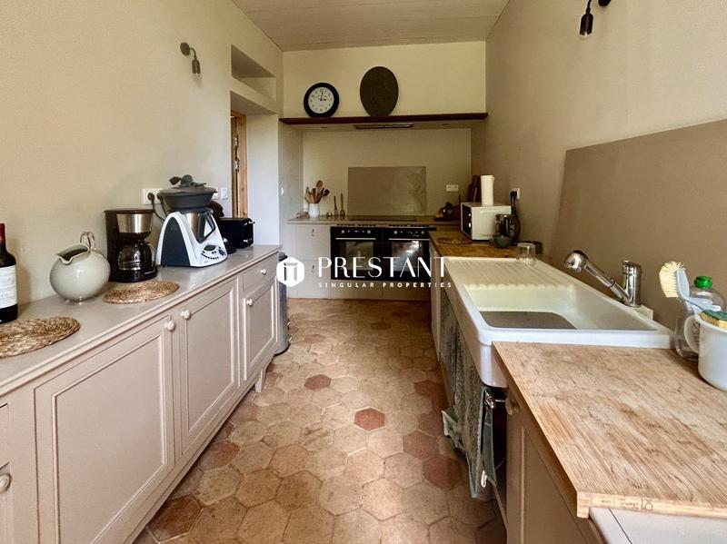 Maison - 411 m² - 11 pièces