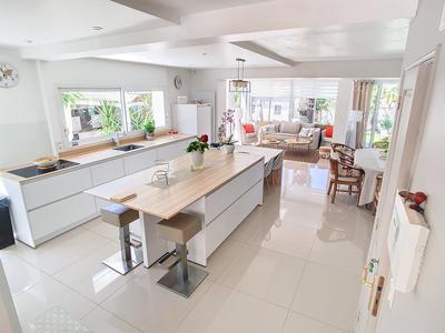 Villa - 284 m² - 8 pièces