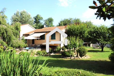 Maison - 250 m² - 6 pièces