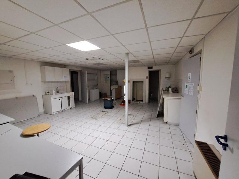 Bureau - 300 m² - 1 pièce