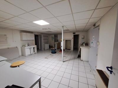 Bureau - 300 m² - 1 pièce