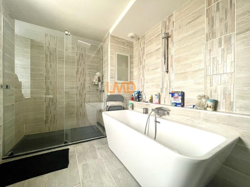 Maison - 177 m² - 7 pièces