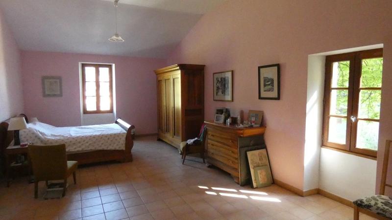 Propriété - 341 m²