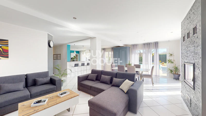 Maison - 220 m² - 7 pièces