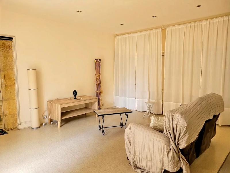 Maison - 470 m² - 18 pièces