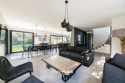 Maison - 180 m² - 7 pièces