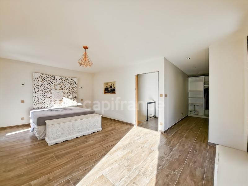 Maison - 225 m² - 7 pièces