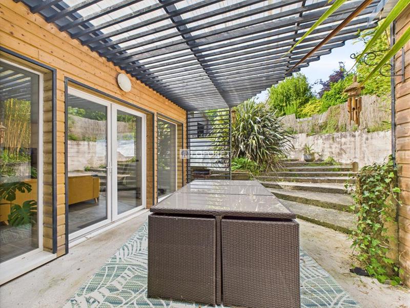 Maison - 342 m² - 12 pièces