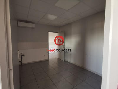 Local d'activités - 154 m² - 7 pièces