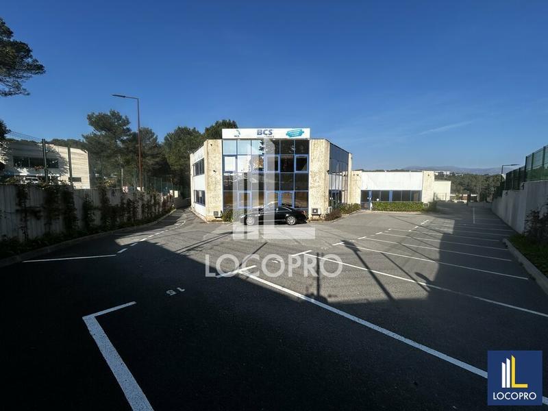 Local d'activité / Entrepôt - 817 m²