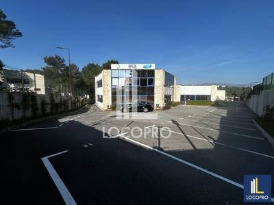 Local d'activité / Entrepôt - 817 m²