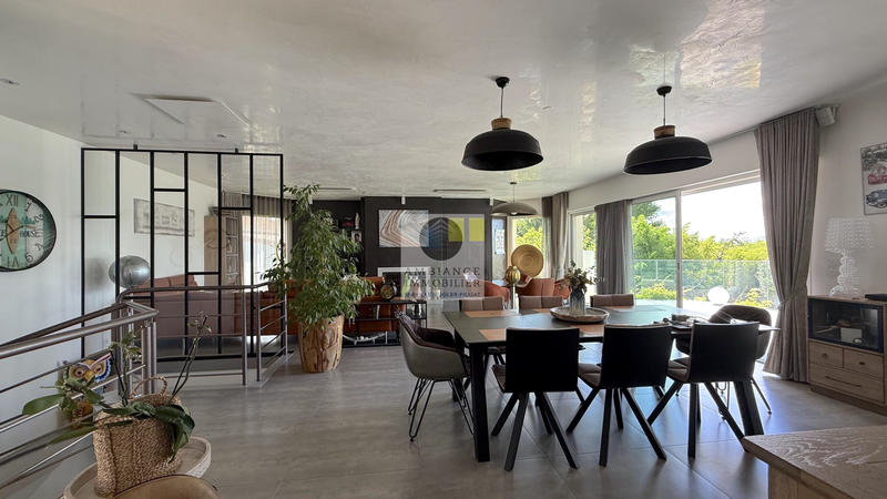 Maison - 257 m² - 7 pièces