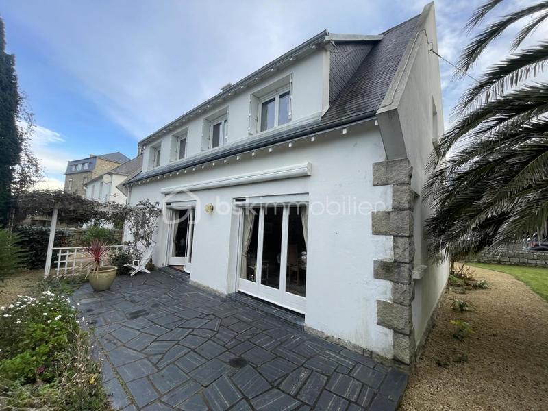 Maison traditionnelle - 140 m² - 6 pièces