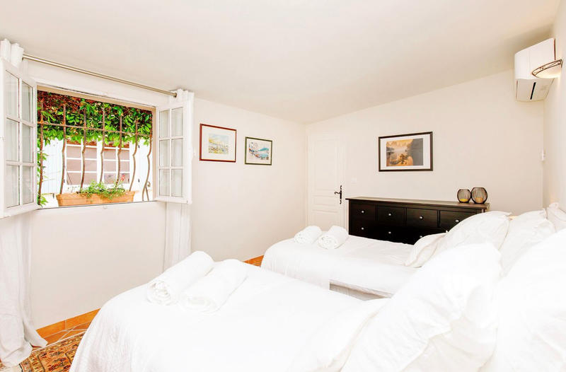 Villa - 260 m² - 8 pièces