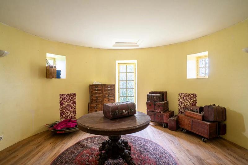 Demeure - 476 m² - 14 pièces