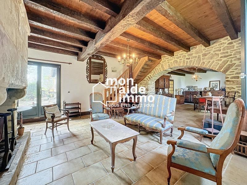 Maison - 305 m² - 8 pièces