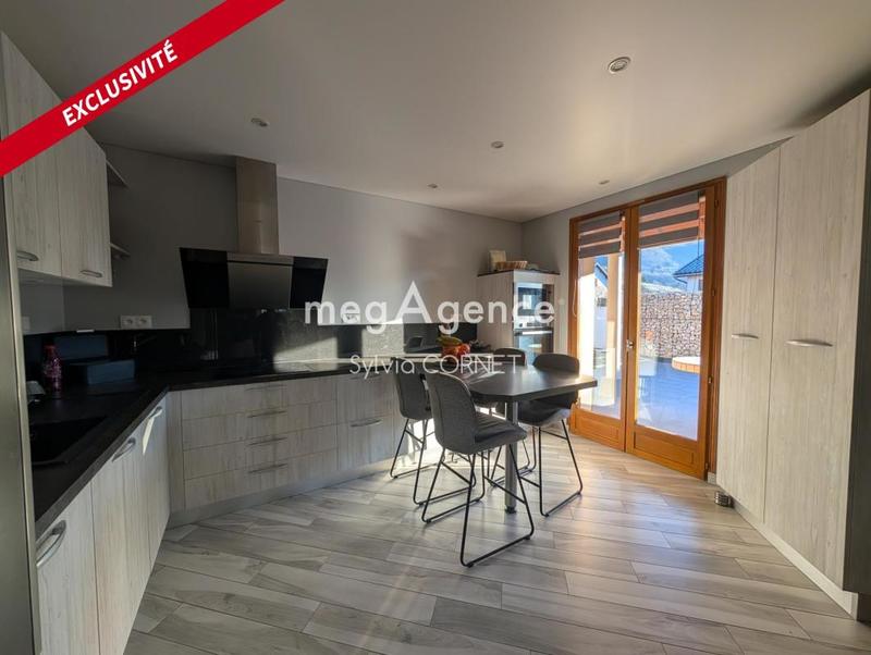 Maison traditionnelle - 190 m² - 4 pièces