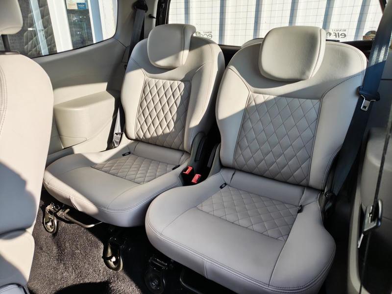 Renault Twingo II Initial Paris 1.2 essence 102ch