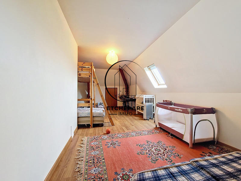 Maison - 167 m² - 6 pièces