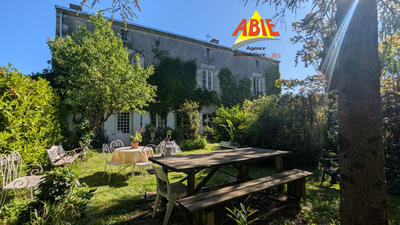 Maison - 321 m² - 7 pièces