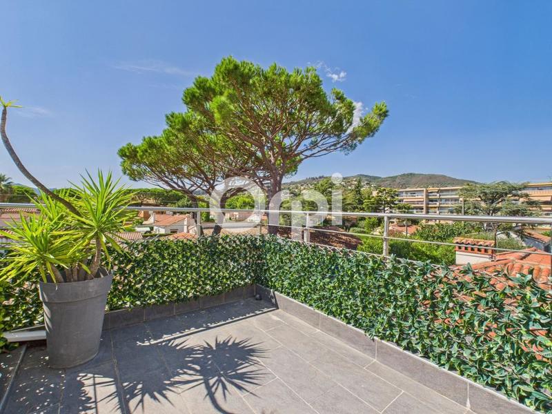 Maison - 260 m² - 6 pièces