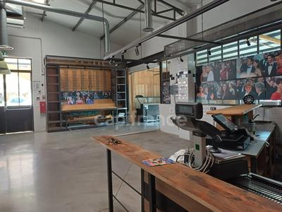 Local commercial - 194 m² - 1 pièce