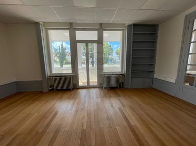 Bureau - 240 m² - 7 pièces