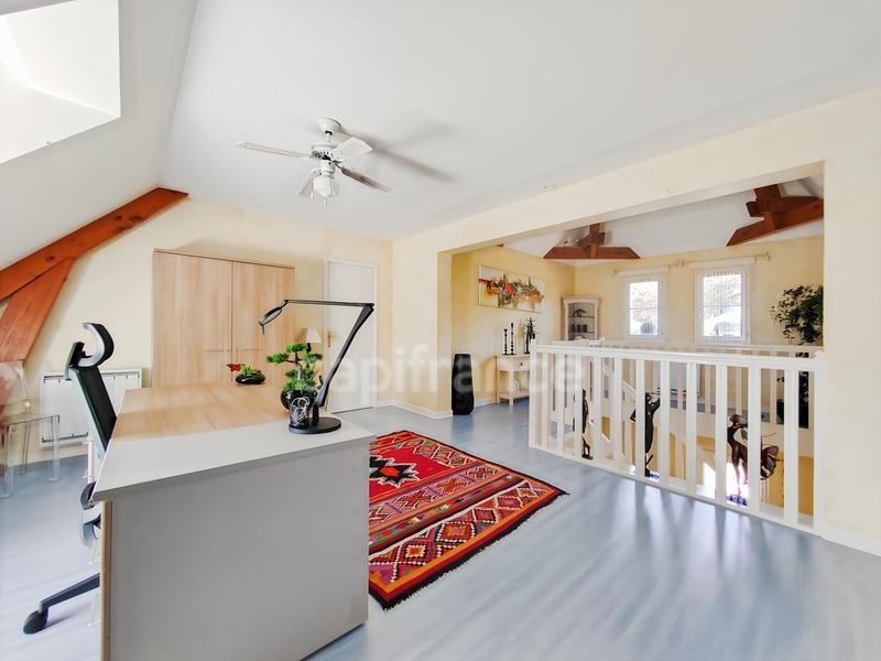 Maison - 250 m² - 8 pièces