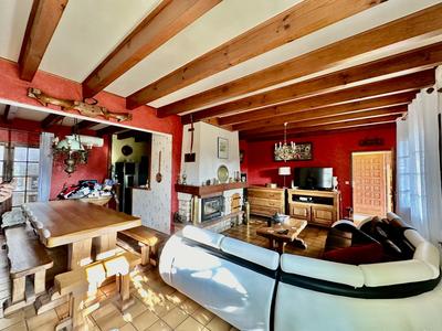 Maison traditionnelle - 200 m² - 8 pièces