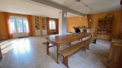 Maison - 162 m² - 9 pièces