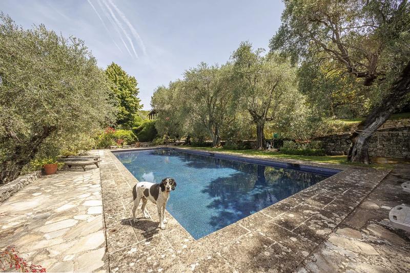 Maison - 368 m² - 10 pièces