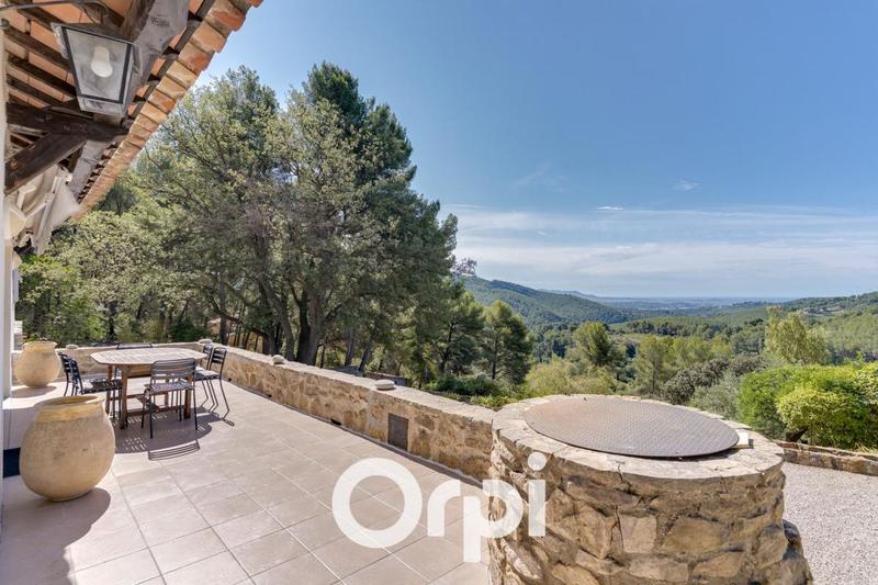 Villa - 220 m² - 5 pièces