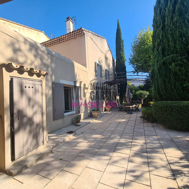 Maison - 250 m² - 7 pièces