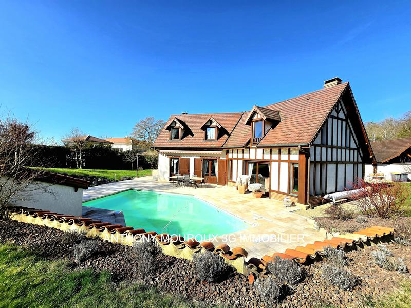 Maison - 248 m² - 7 pièces