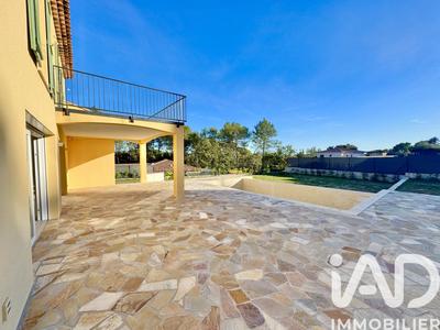 Maison - 210 m² - 5 pièces