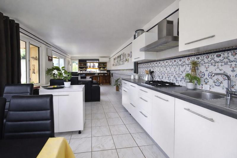 Maison contemporaine - 320 m² - 11 pièces