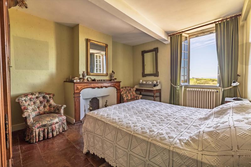 Maison - 161 m² - 11 pièces