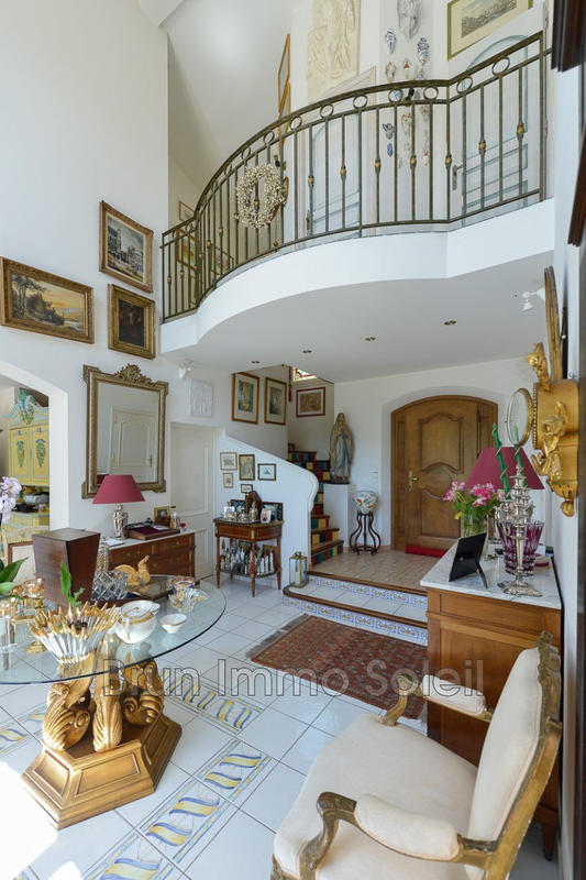 Maison - 305 m² - 7 pièces