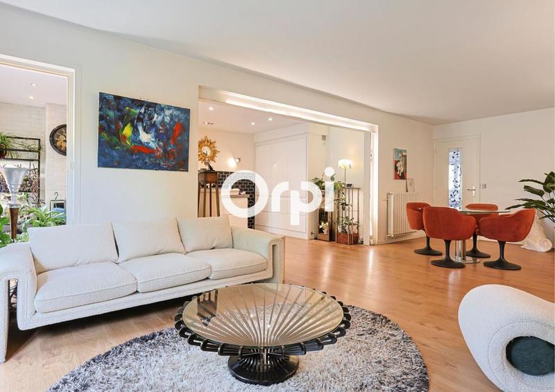 Maison - 300 m² - 8 pièces