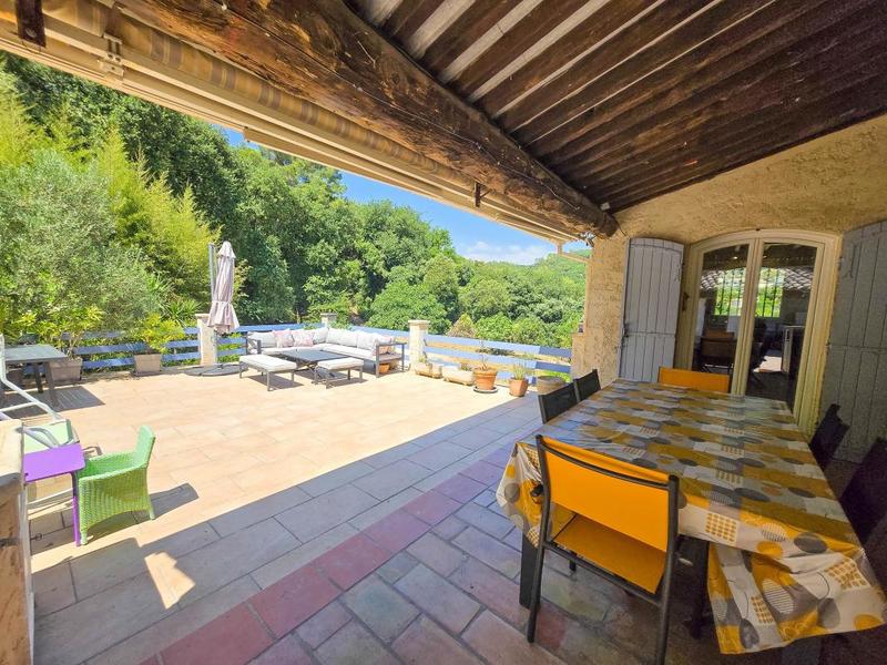Villa - 280 m² - 9 pièces