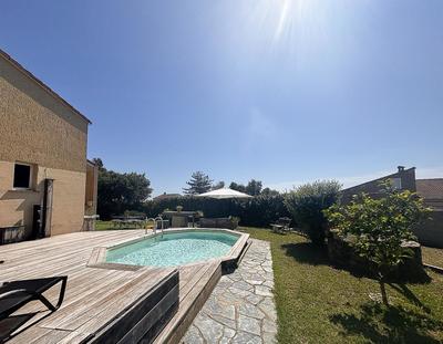 Maison - 204 m² - 9 pièces