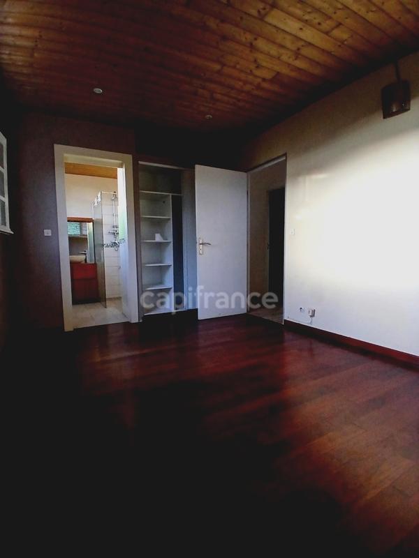 Maison - 270 m² - 13 pièces