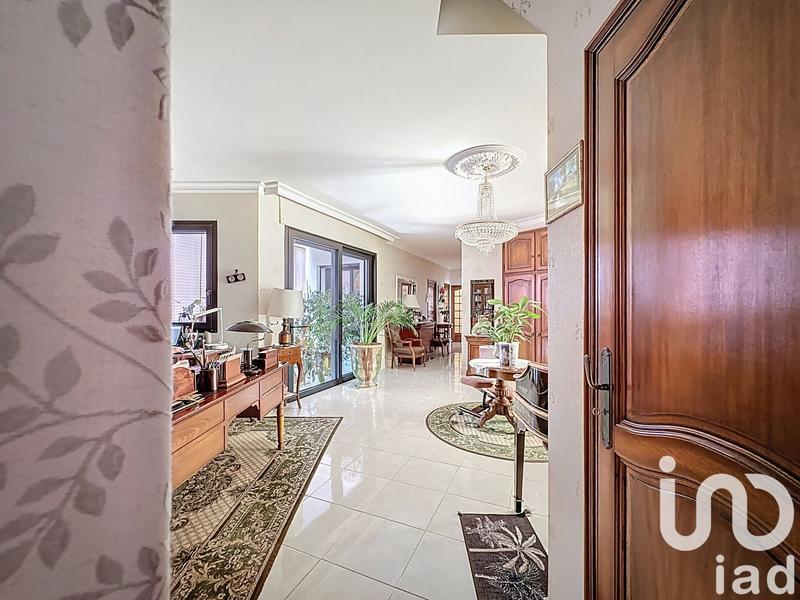 Maison - 227 m² - 8 pièces