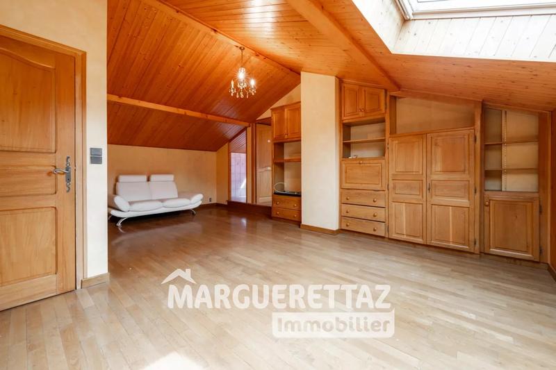 Maison - 225 m² - 8 pièces