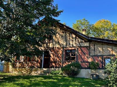 Maison - 221 m² - 6 pièces